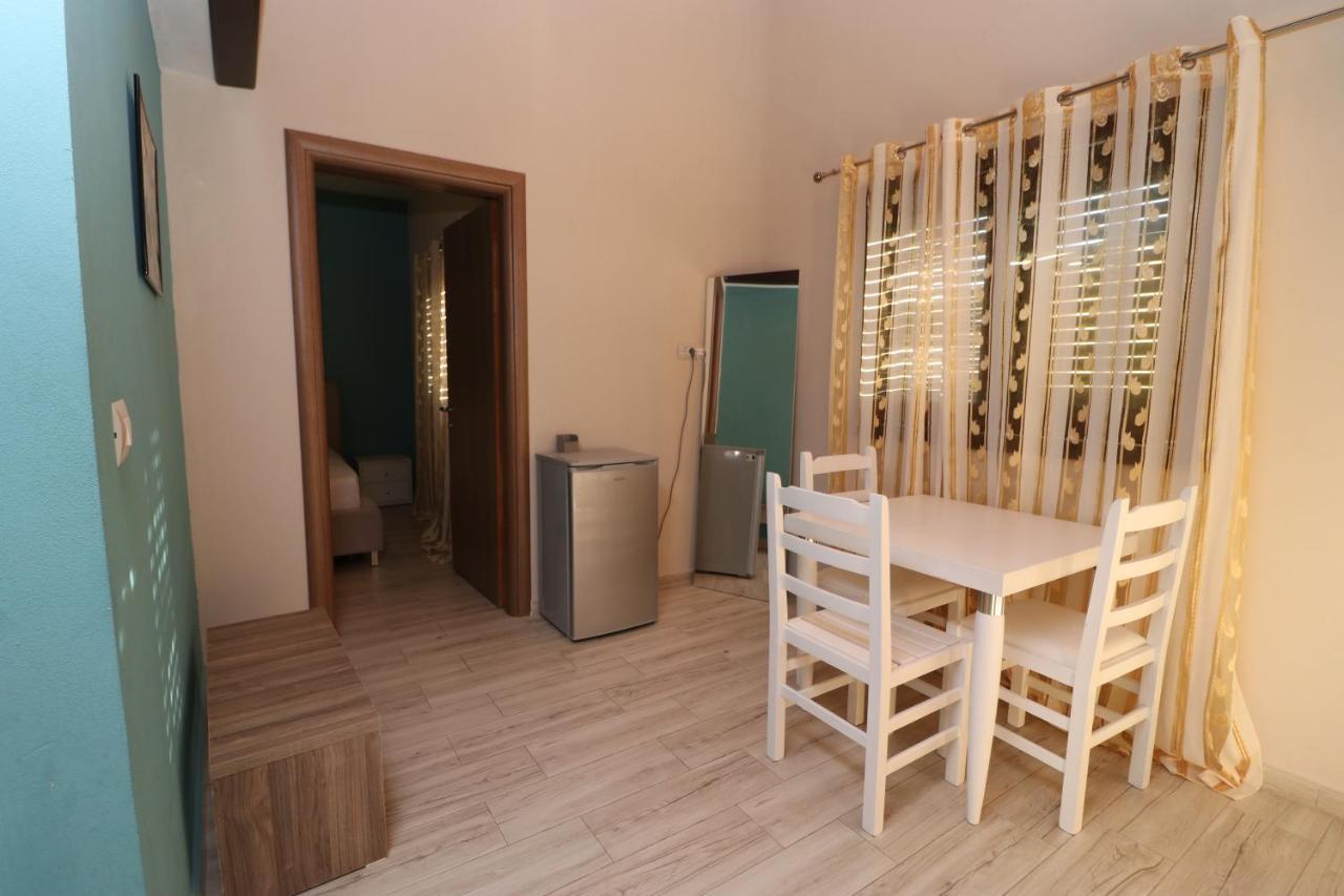 Vila Mateus Himare Buitenkant foto